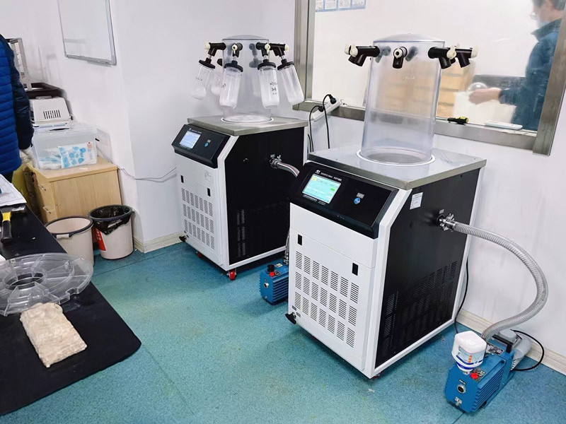江蘇某科技創新園訂購實驗型鐘罩式冷凍干燥機應用于實驗材料凍干項目 圖1