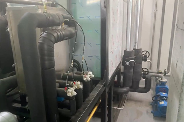 新芝制藥凍干機現場實拍圖2